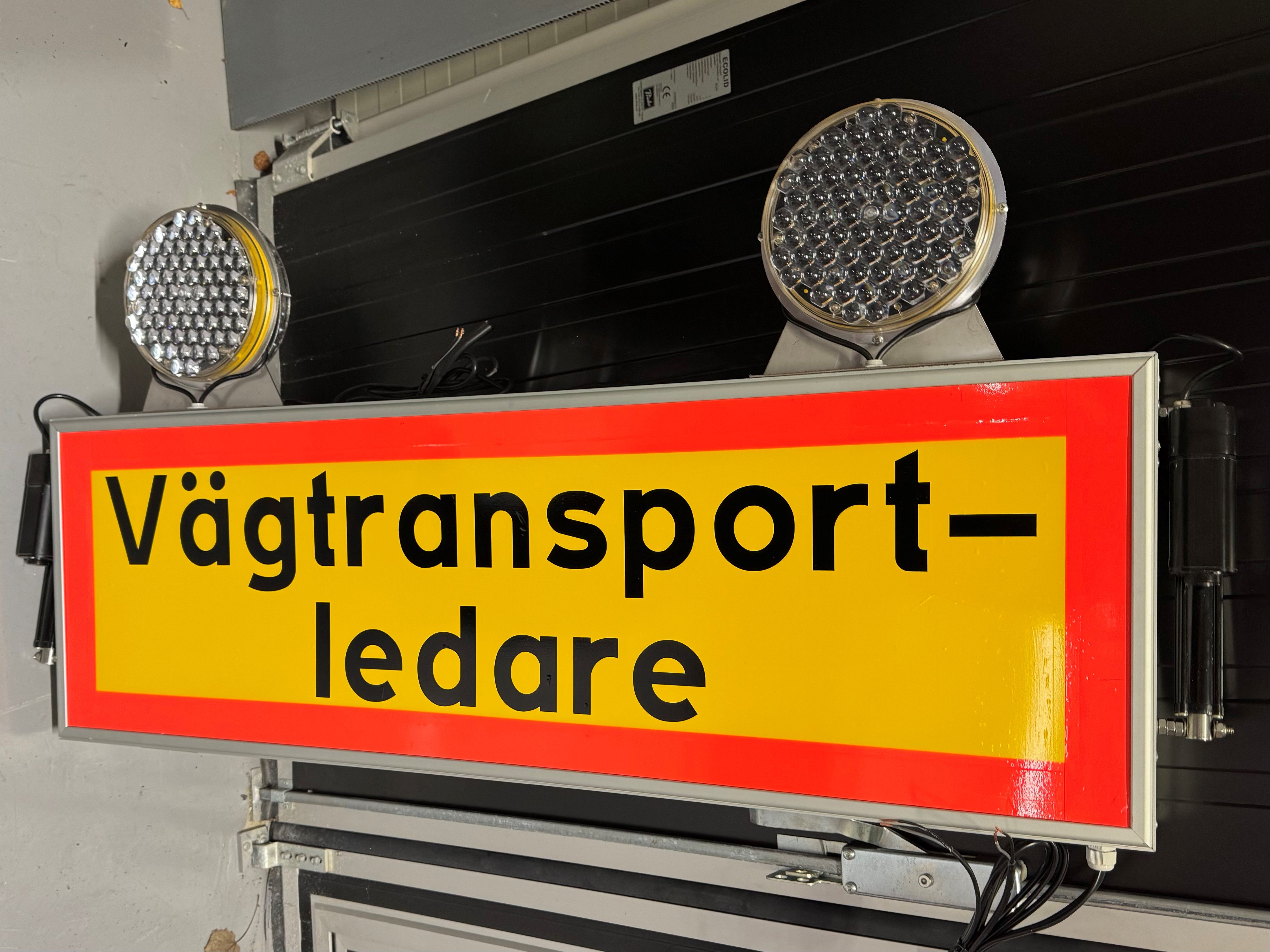 MOTORDRIVEN ENKEL VÄGTRANSPORTLEDARE SKYLT image 0