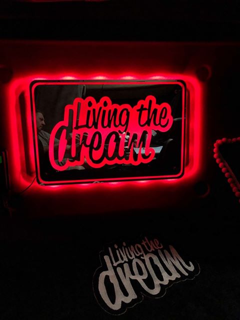 LED SPEGEL - LIVING THE DREAM image 0