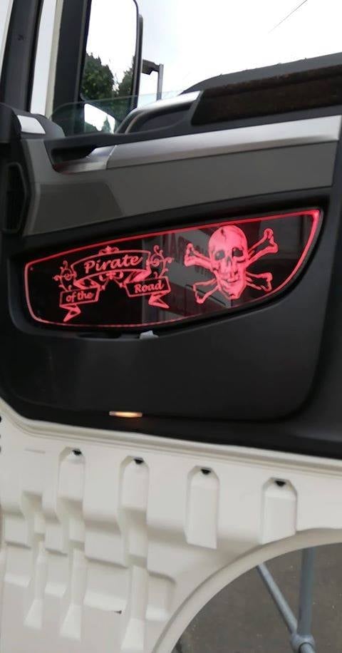 LED DÖRRSIDOR som passar till MAN image 1